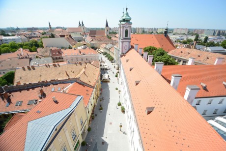 Napos vasárnap délelőtt 30 méter magasból Székesfehérvár belvárosában